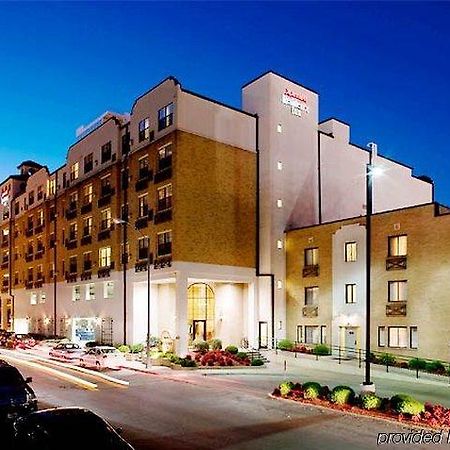 Residence Inn Kansas City Country Club Plaza Esterno foto