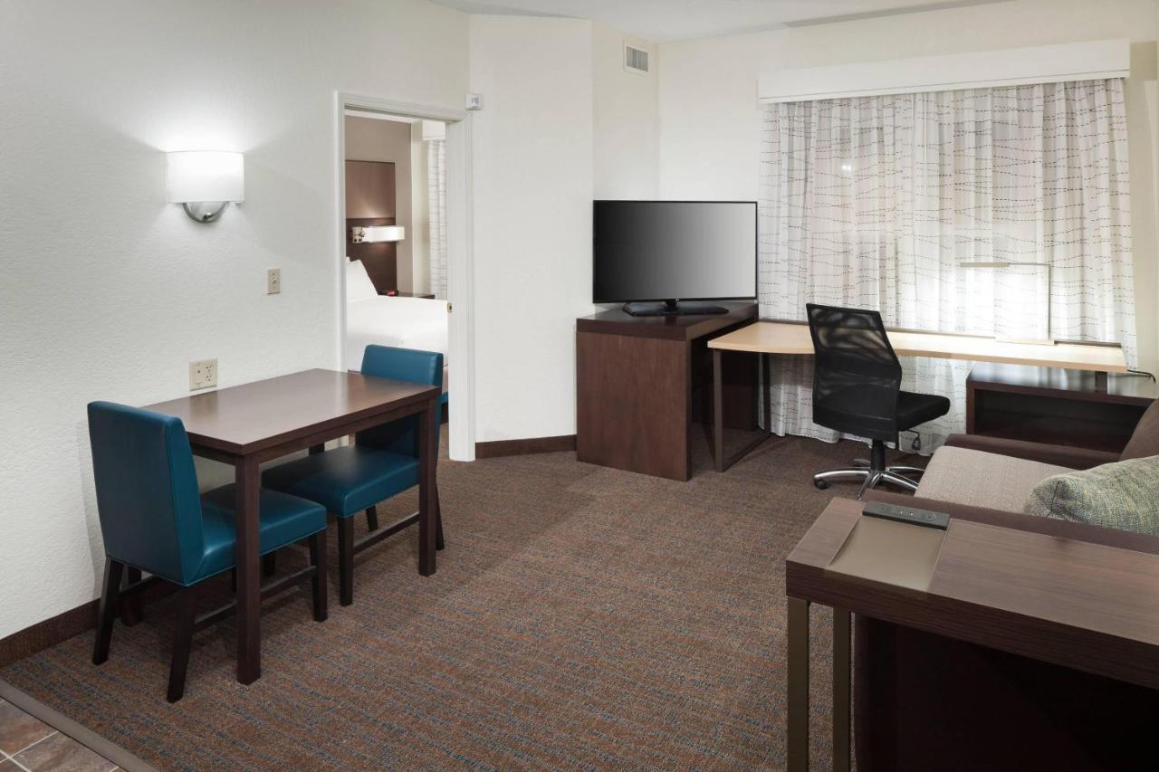 Residence Inn Kansas City Country Club Plaza Esterno foto