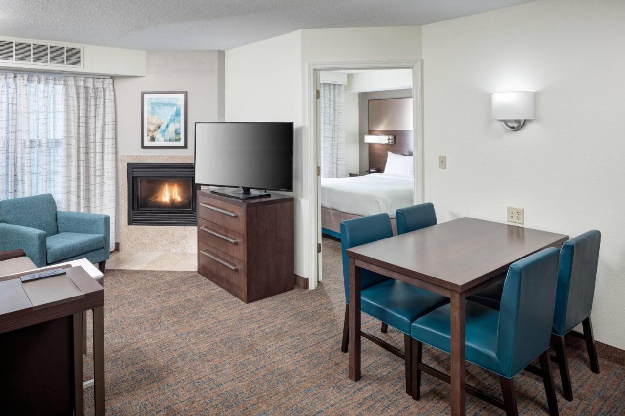 Residence Inn Kansas City Country Club Plaza Esterno foto